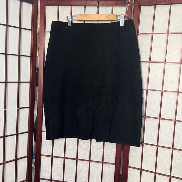 CLUB MONACO COLLECTION BLACK SUEDE MINI SKIRT SIZE S - Picture 1 of 3